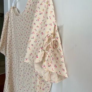 Madewell NWT, Cream floral dress, with tie- flutter sleeves.